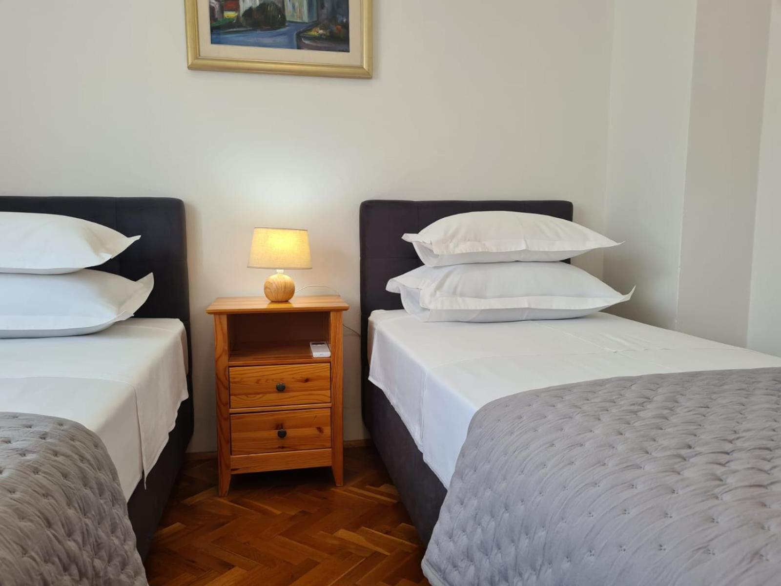 Apartments Jelena Supetar - Four Apartments - A Small House With A Private Yard - Two-Room Apartment With A Sea View - Studio Apartment - Two-Room Apartment With Garden View- Free Parking Εξωτερικό φωτογραφία