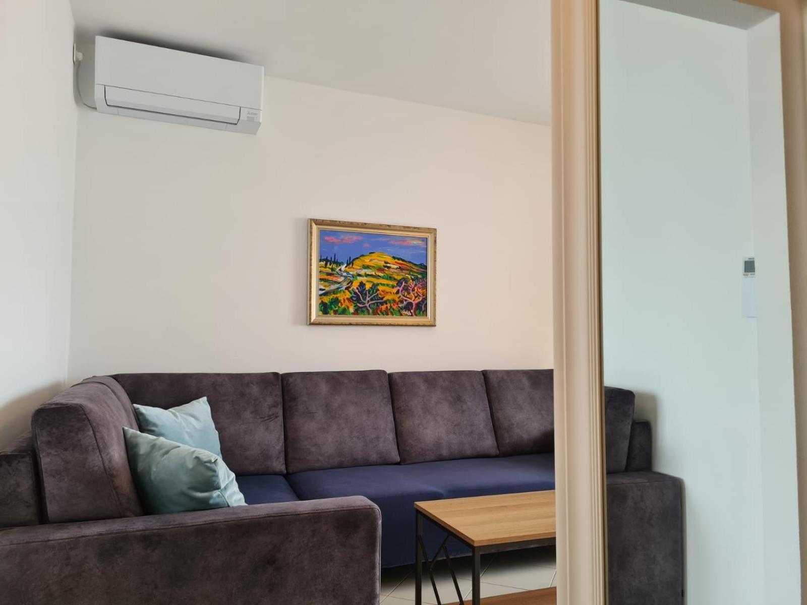 Apartments Jelena Supetar - Four Apartments - A Small House With A Private Yard - Two-Room Apartment With A Sea View - Studio Apartment - Two-Room Apartment With Garden View- Free Parking Εξωτερικό φωτογραφία