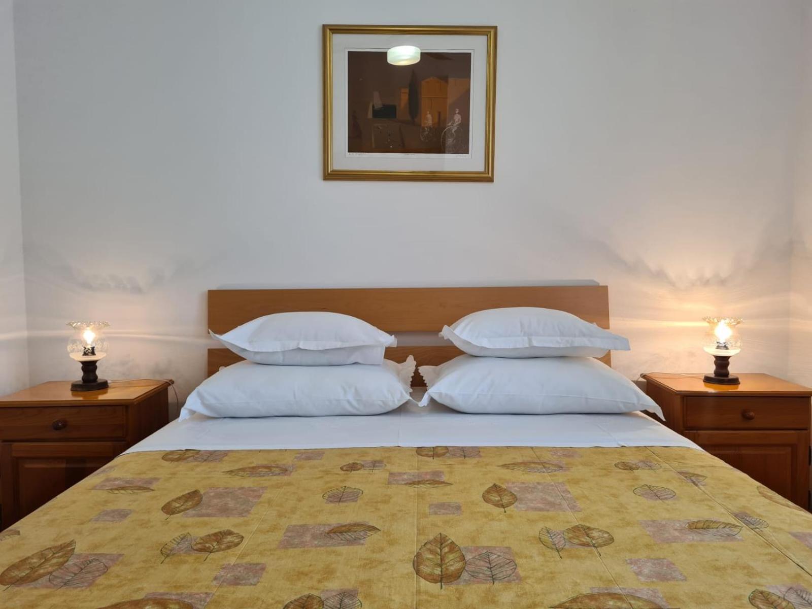 Apartments Jelena Supetar - Four Apartments - A Small House With A Private Yard - Two-Room Apartment With A Sea View - Studio Apartment - Two-Room Apartment With Garden View- Free Parking Εξωτερικό φωτογραφία
