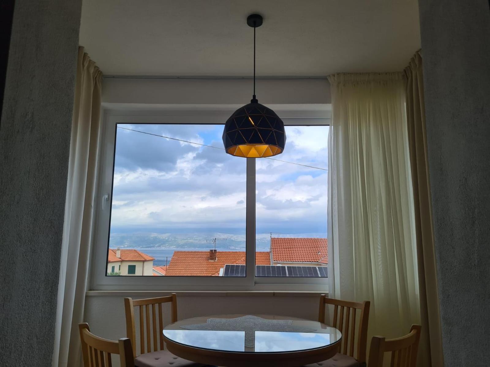 Apartments Jelena Supetar - Four Apartments - A Small House With A Private Yard - Two-Room Apartment With A Sea View - Studio Apartment - Two-Room Apartment With Garden View- Free Parking Εξωτερικό φωτογραφία