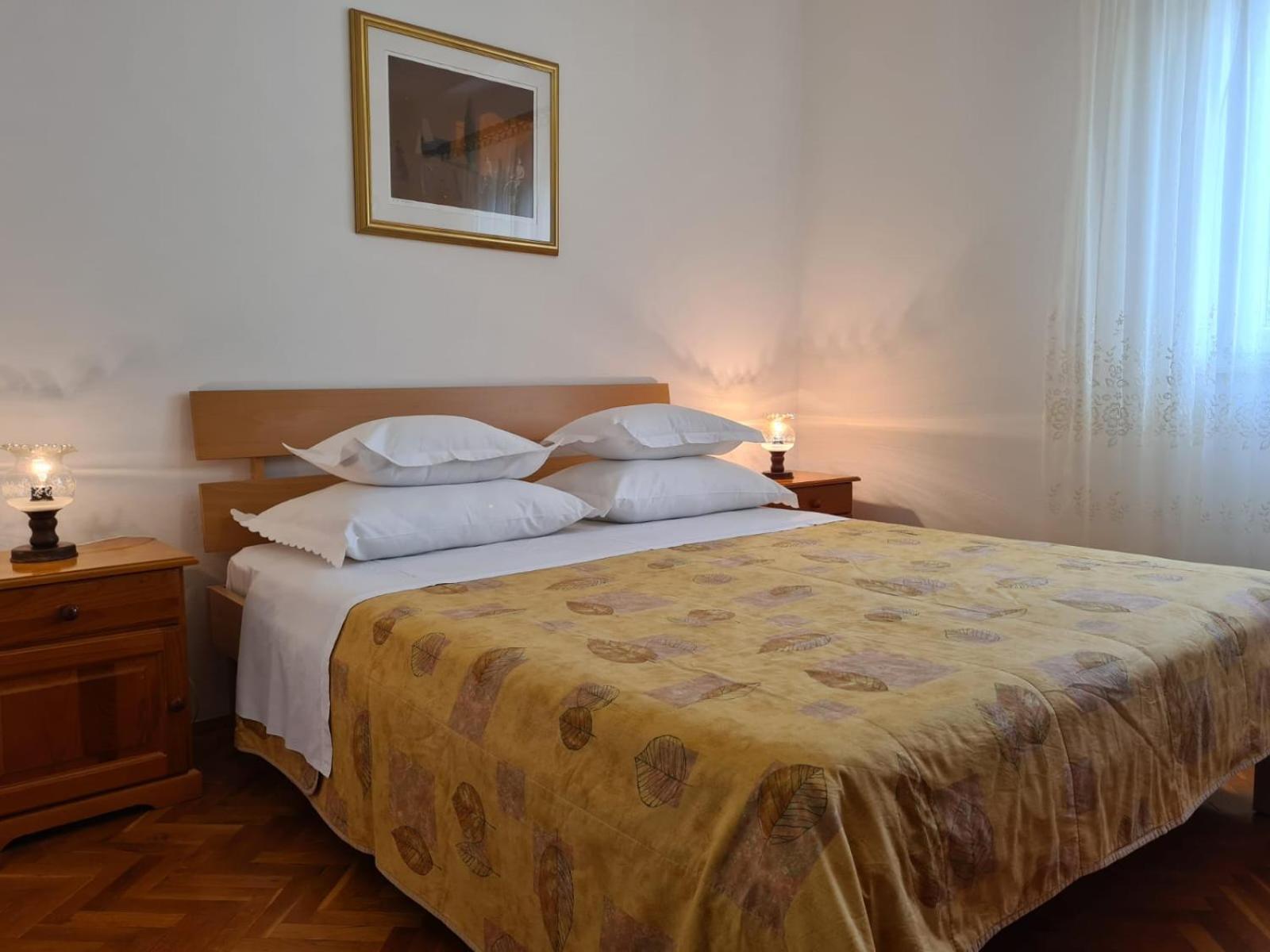 Apartments Jelena Supetar - Four Apartments - A Small House With A Private Yard - Two-Room Apartment With A Sea View - Studio Apartment - Two-Room Apartment With Garden View- Free Parking Εξωτερικό φωτογραφία