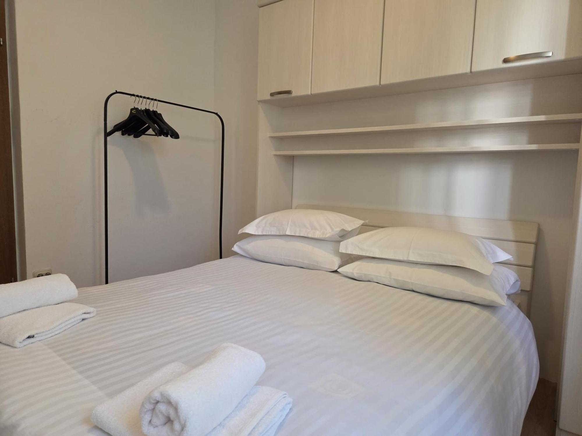 Apartments Jelena Supetar - Four Apartments - A Small House With A Private Yard - Two-Room Apartment With A Sea View - Studio Apartment - Two-Room Apartment With Garden View- Free Parking Εξωτερικό φωτογραφία