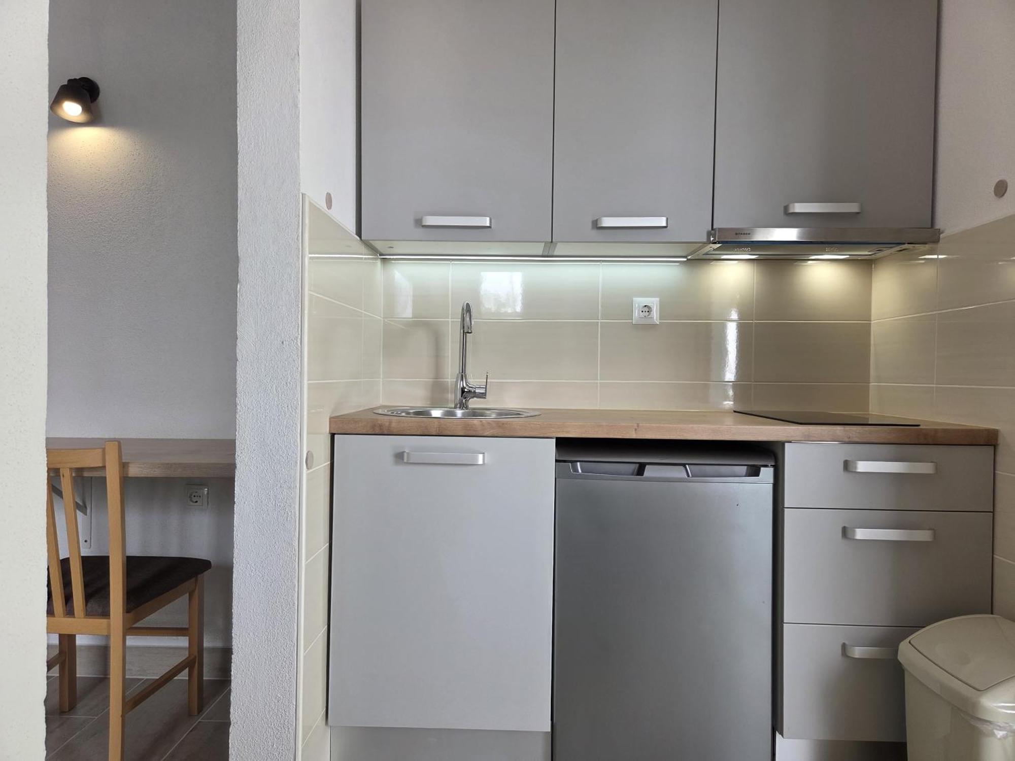 Apartments Jelena Supetar - Four Apartments - A Small House With A Private Yard - Two-Room Apartment With A Sea View - Studio Apartment - Two-Room Apartment With Garden View- Free Parking Εξωτερικό φωτογραφία